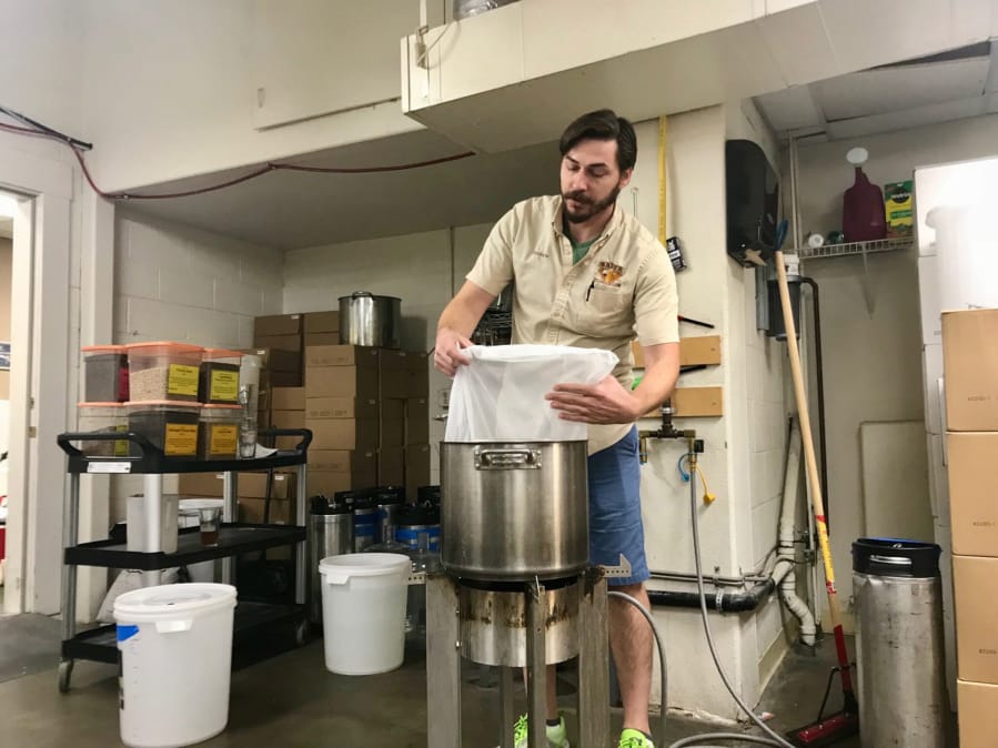 Instructor Andrew Reudink steeps grains at Bader Beer and Wine Supply.