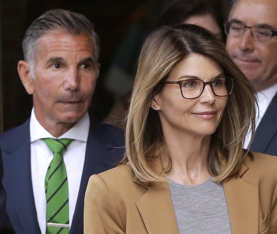 Lori Loughlin New charges up pressure to plead guilty