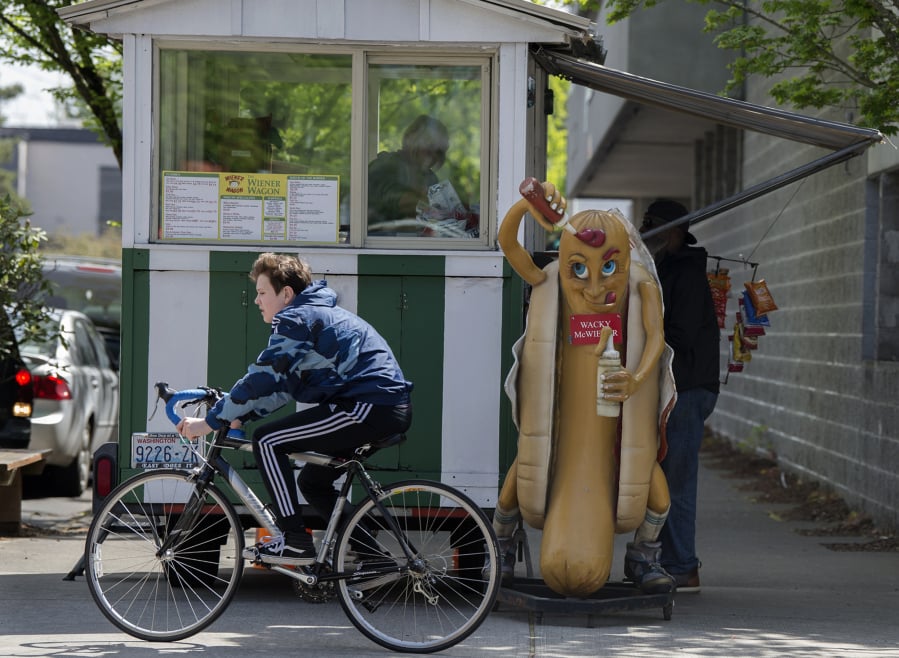 The Wiener Wagon serves hungry lunchtime customers in downtown Vancouver last week.