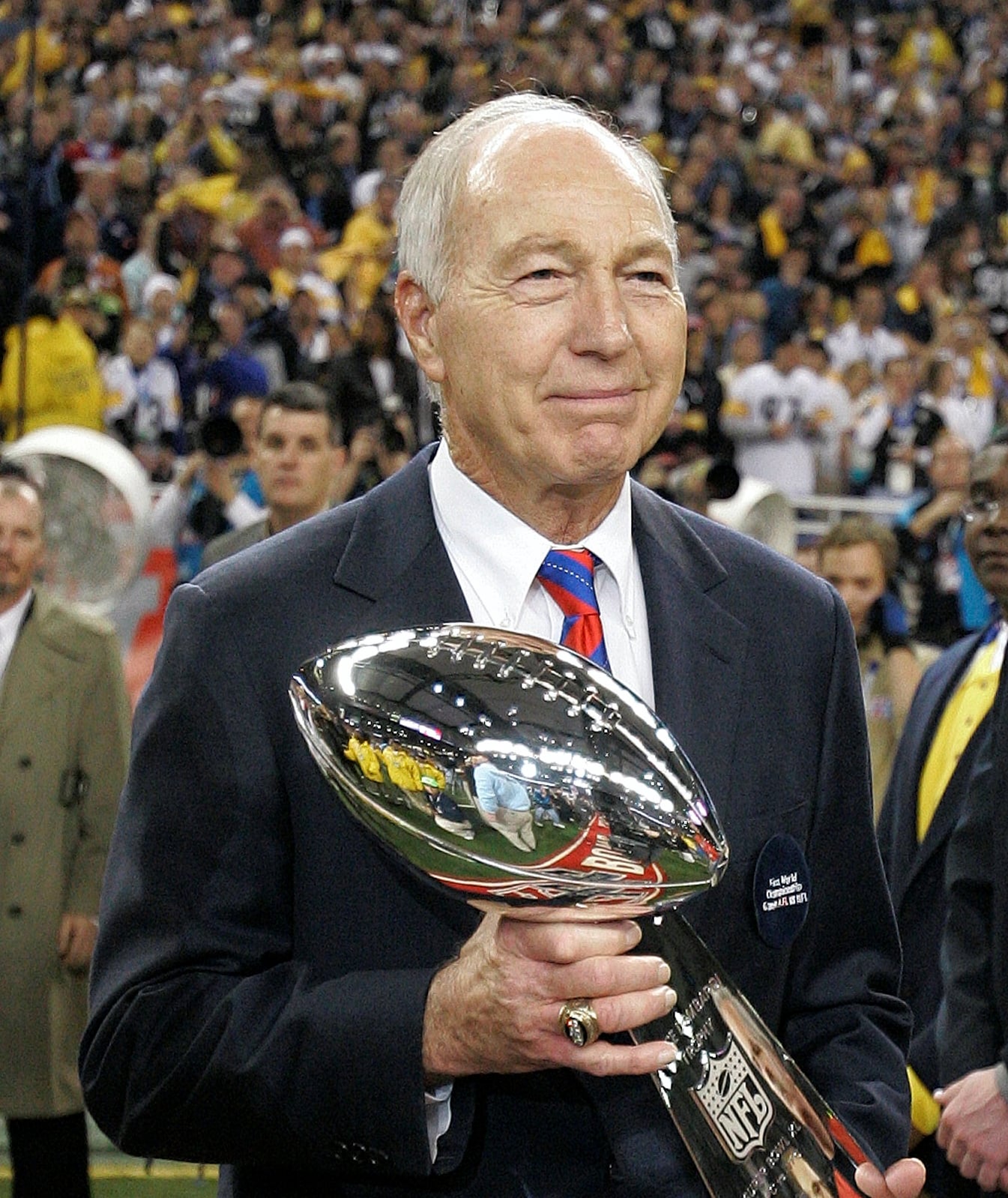 Green Bay Packers' Bart Starr with in the Vince Lombardi Trophy in 2002.  Starr, the Green Bay Packers quarterback and catalyst of Lombardi's powerhouse teams of the 1960s, has died. He was 85. The Packers announced Sunday, May 26, 2019, that Starr had died, citing his family. He had been in failing health since suffering a serious stroke in 2014.