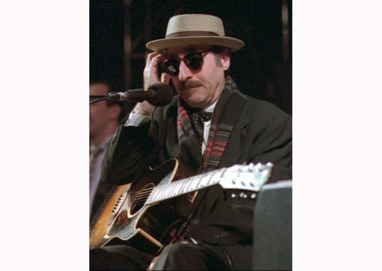 Leon Redbone performs at the Redwood Coast Dixieland Jazz Festival in Eureka, Calif., in March 1998.