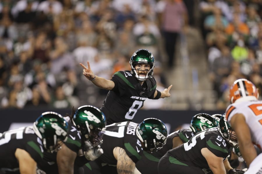 New York Jets&#039; quarterback Luke Falk calls out to his teammates during the second half of an NFL football game against the Cleveland Browns Monday, Sept. 16, 2019, in East Rutherford, N.J.
