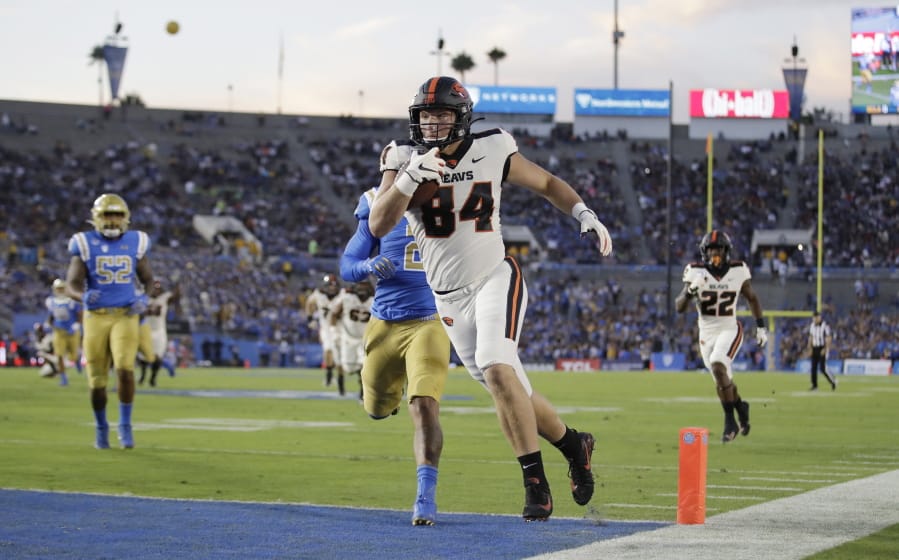 Oregon State tight end Teagan Quitoriano (84) makes a touchdown catch against UCLA during the first half of an NCAA college football game Saturday, Oct. 5, 2019, in Pasadena, Calif.