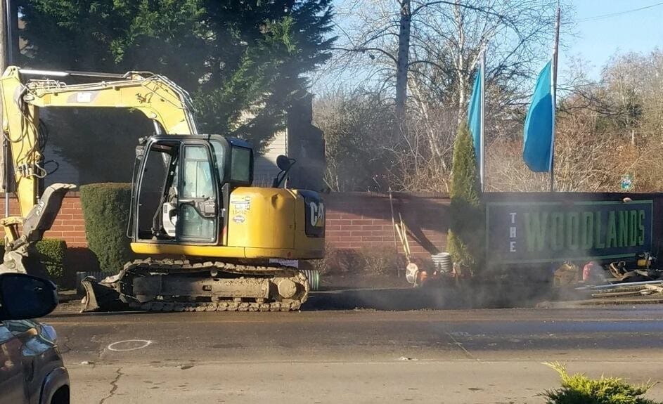 Firefighters responded to a gas leak Thursday morning after heavy equipment struck and ruptured a natural gas line at the edge of Vancouver’s Green Meadows neighborhood.