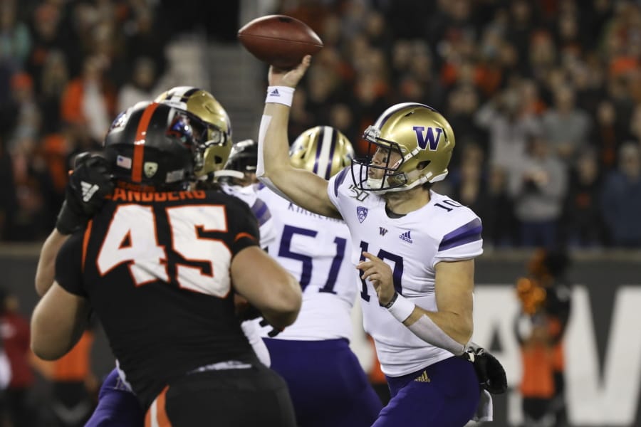 Washington quarterback Jacob Eason (10) throws a pass during the first half of the team&#039;s NCAA college football game against Oregon State in Corvallis, Ore., Friday, Nov. 8, 2019.