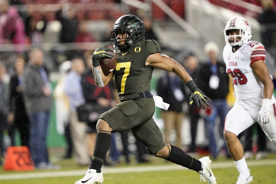 Oregon running back CJ Verdell (7) rushes for a touchdown past Utah defensive back Javelin Guidry (28) during the second half of an NCAA college football game for the Pac-12 Conference championship in Santa Clara, Calif., Friday, Dec. 6, 2018. Oregon won 37-15.