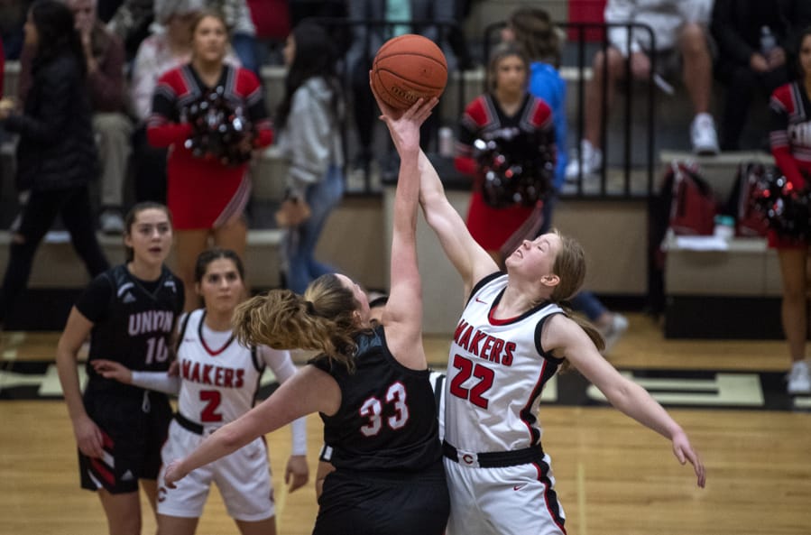 Union's Sarah Litchford (33) and Camas' Faith Bergstrom (22) tipoff at the start of Tuesday night's game at Camas High School in Camas on Jan. 7, 2020. Camas won 52-44.
