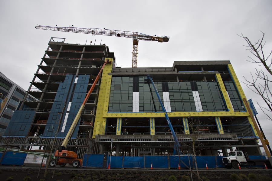 Construction of the exterior cladding of the Hotel Indigo and Kirkland Tower building is underway. The building structure is supported by its own internal skeleton, allowing for extensive use of glass in the outer walls.