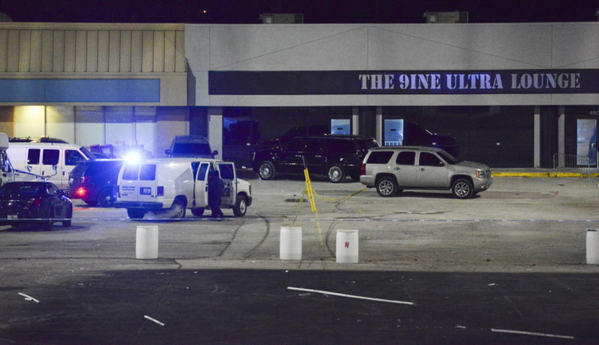 Police 2 Dead 15 Hurt In Shooting Outside Kansas City Bar
