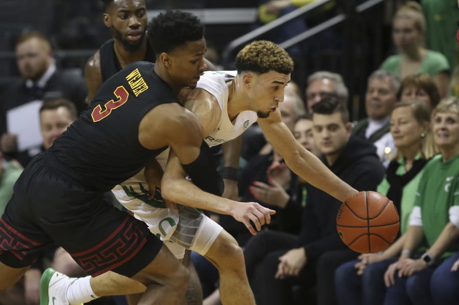 Oregon&#039;s Chris Duarte, right, steals the ball from Southern California&#039;s Daniel Utomi, back, and Elijah Weaver during the first half of an NCAA basketball game in Eugene, Ore., Thursday, Jan. 23, 2020.