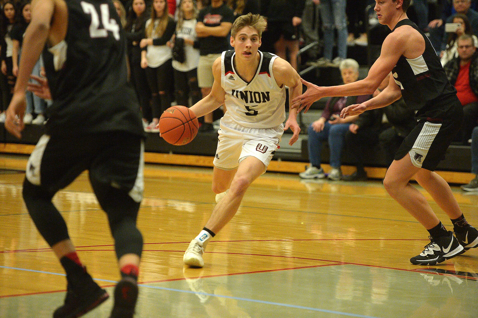 Union senior Tanner Toolson finds a lane against Kentlake at Union High School on Tuesday, January 21, 2020.