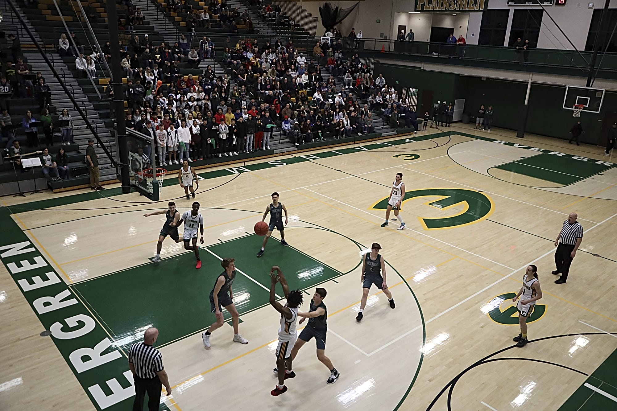 Evergreen plays Peninsula in a winner-to-state game in the 3A boys basketball bi-district tournament on Saturday night, Feb. 15, 2020.