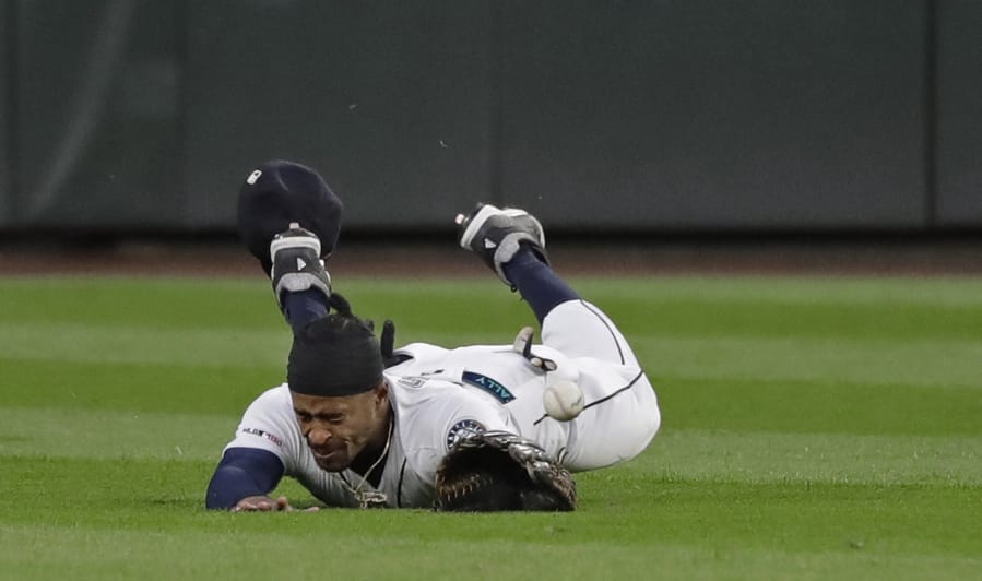 Seattle Mariners center fielder Mallex Smith struggled throughout the 2019 season, which saw him sent to the minors and ultimately benched. (Ted S.