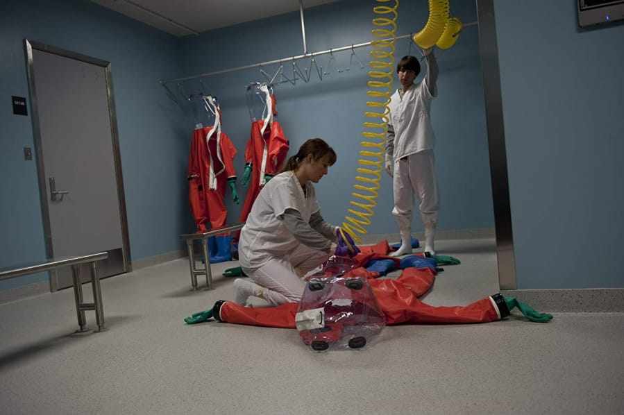 Jennifer Ehle and Demetri Martin in a CDC lab in the 2011 thriller &quot;Contagion.&quot; (Warner Bros)