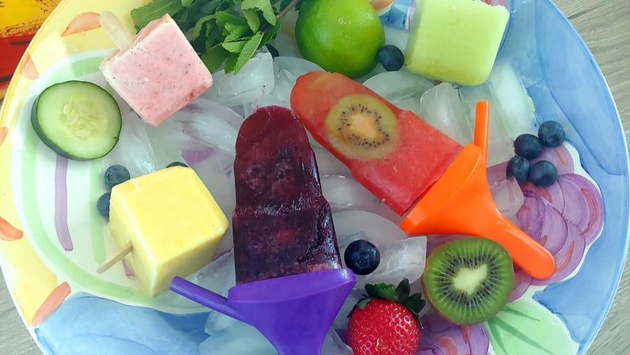 Traditional popsicle molds are fun but a giant ice-cube tray will work if you don&#039;t have any.