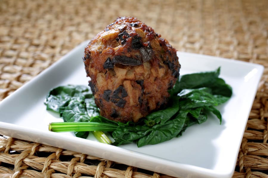 Lion&#039;s Head (Chinese Meatballs) (Hillary Levin/St.