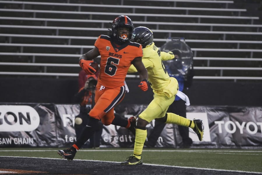 Oregon State running back Jermar Jefferson (6) runs past Oregon cornerback Mykael Wright (2) and into the end zone for a first-quarter touchdown on Friday. Jefferson finished with 226 yards rushing on 29 carries and two touchdowns.