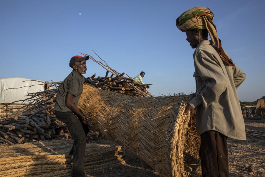 Tigray men who fled the conflict in Ethiopia&#039;s Tigray region, work to build shelters at Umm Rakouba refugee camp in Qadarif, eastern Sudan, Thursday, Nov. 26, 2020. Ethiopia&#039;s prime minister said Thursday the army has been ordered to move on the embattled Tigray regional capital after his 72-hour ultimatum ended for Tigray leaders to surrender, and he warned the city&#039;s half-million residents to stay indoors and disarm.