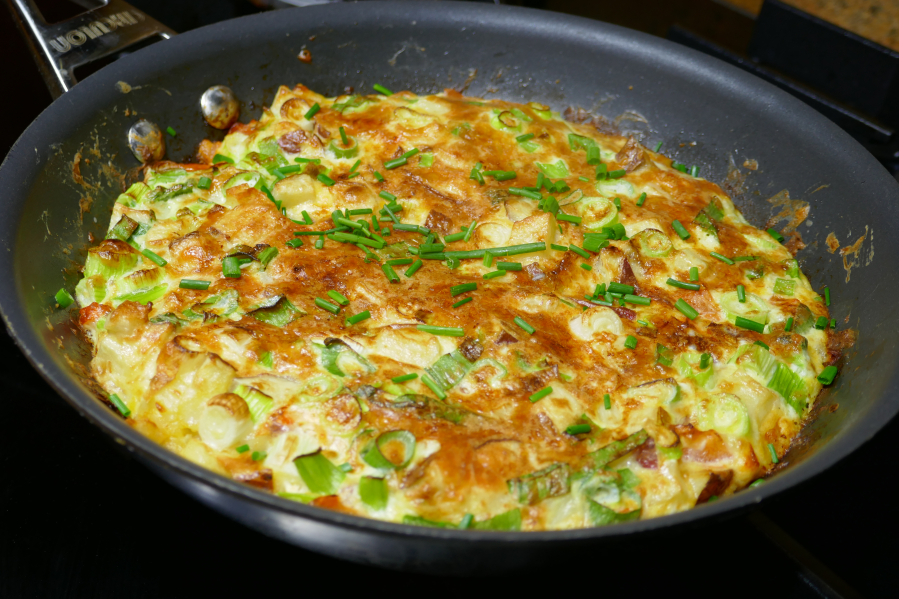 Spanish-Style omelet (Linda Gassenheimer/TNS)