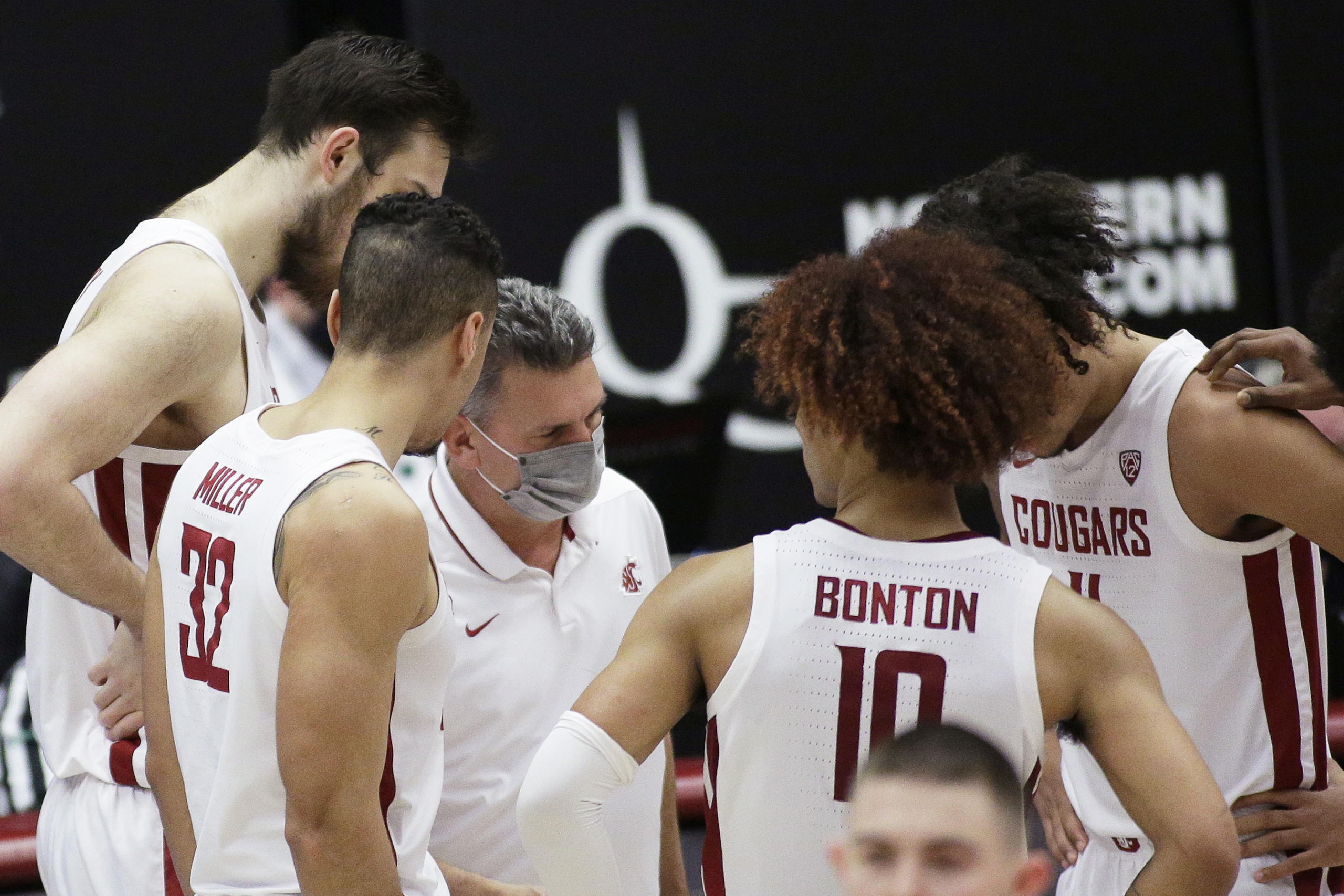 Washington State coach Kyle Smith, center, talks to the team during a break in play in the second half of an NCAA college basketball game against Utah in Pullman, Wash., Thursday, Jan. 21, 2021.