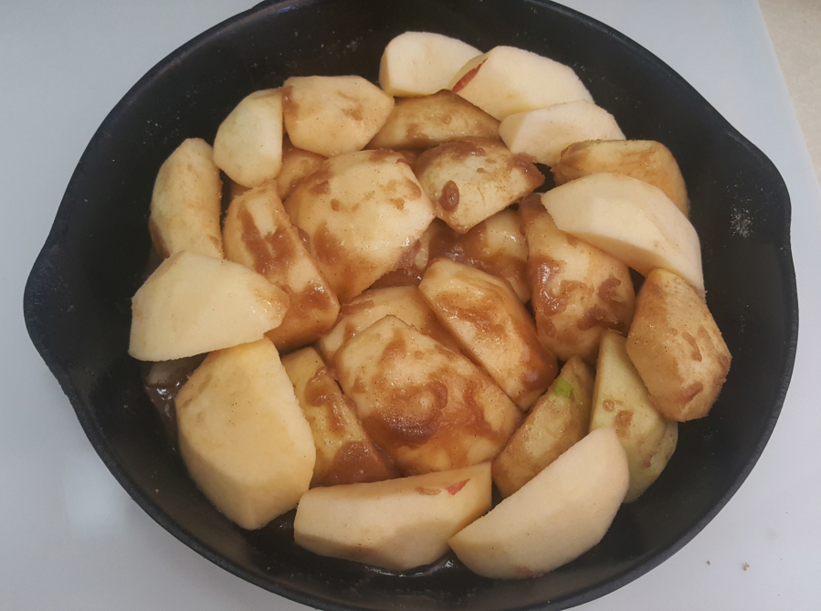 This is the second, successful tarte Tatin. I melted butter and sugar (white and light brown) then arranged the apples in an overlapping pattern, coating some of them with the sauce.