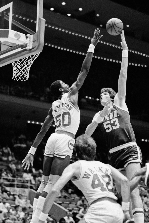 Mark Eaton (53), the 7-foot-4 shot-blocking king who twice was the NBA's defensive player of the year during his career with the Utah Jazz, has died, the team said Saturday, May 29, 2021. He was 64. (AP Photo/R.J.