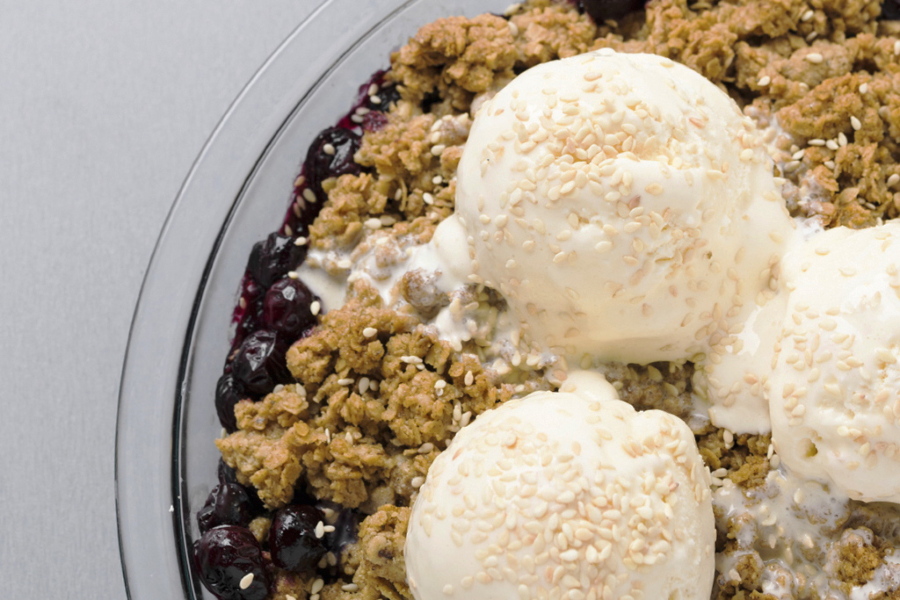 A recipe for blueberry crumble with oats and tahini.