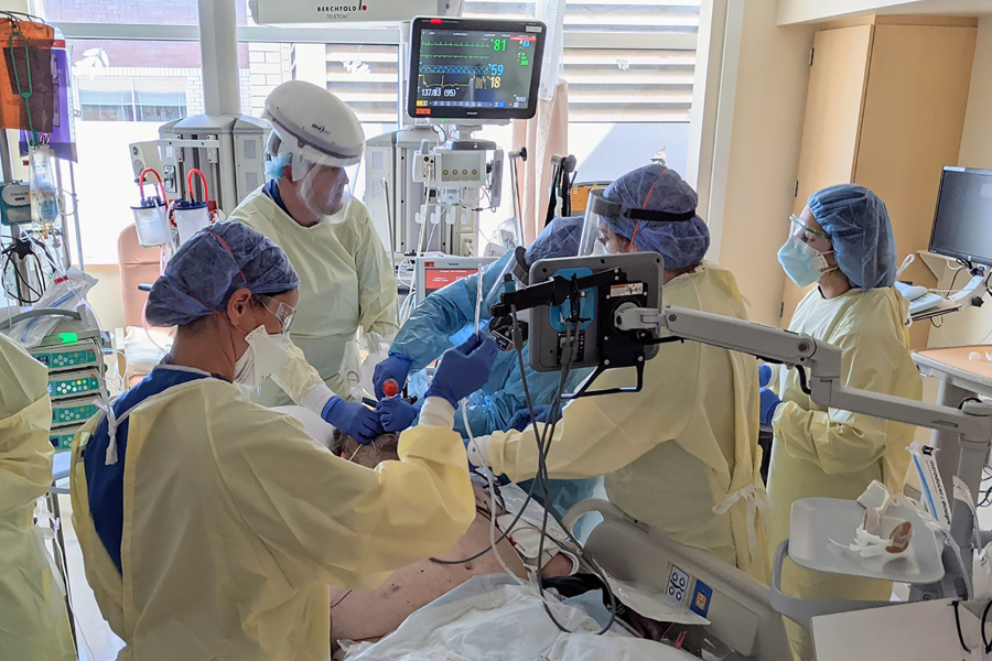 A team in the intensive care unit at Asante Rogue Regional Medical Center in Medford, Ore., prepares to intubate a crashing COVID-19 patient.