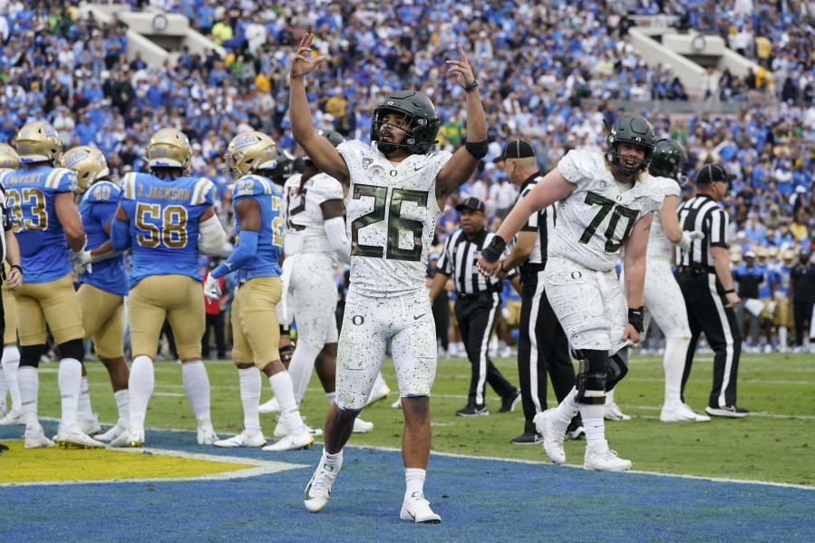 Oregon running back Travis Dye (26) celebrates his rushing touchdown during the first half of an NCAA college football game against UCLA, Saturday, Oct. 23, 2021, in Pasadena, Calif.