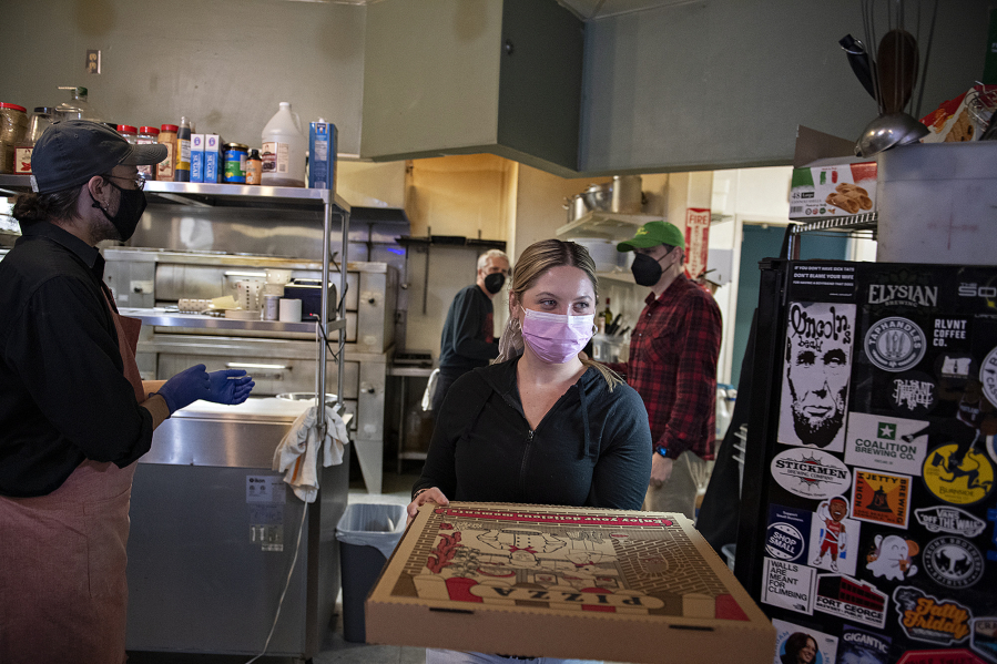 Il proprietario del Kiggins Theatre acquista e rinomina Vinnie’s Pizza nel centro di Vancouver