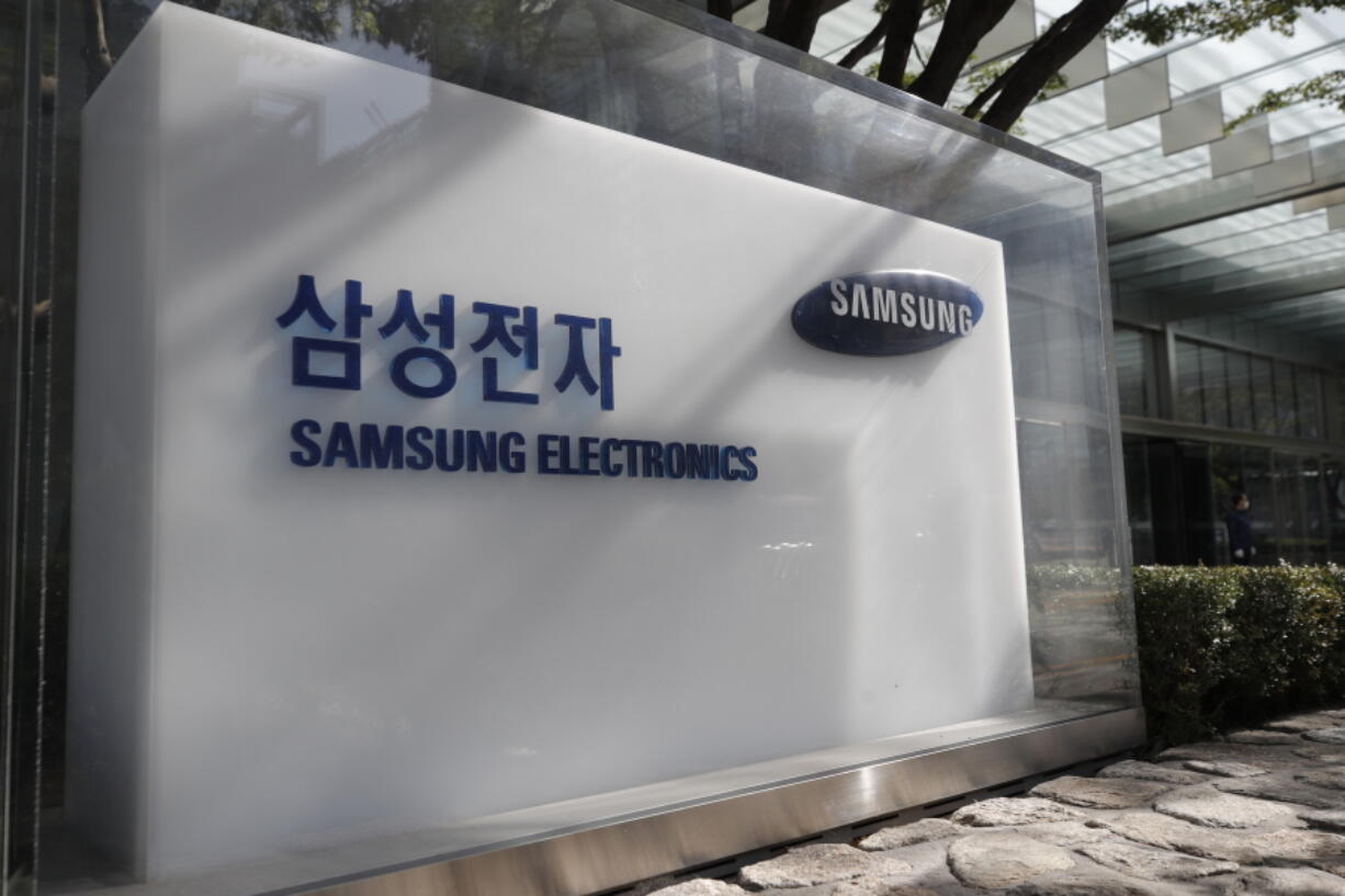 The logo of Samsung Electronics is seen outside the Samsung Electronics Seocho building in Seoul, South Korea, on Oct. 25, 2020. Samsung Electronics on Thursday, Oct. 28, 2021 reported its highest quarterly profit in three years as it continues to see robust global demand for its computer memory chips.