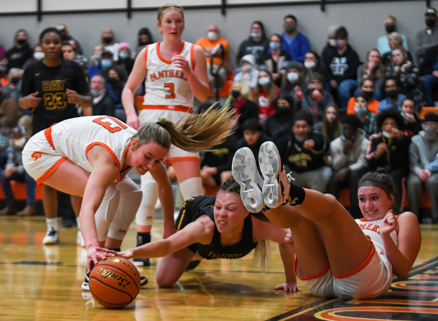 Washougal senior Jaiden Bea, left, and Hudson's Bay senior Paytin Ballard fight for a loose ball Tuesday, Dec. 14, 2021, during the Panthers' 57-54 win against Hudson's Bay at Washougal High School.
