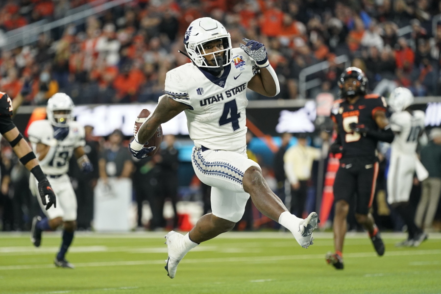 Utah State running back Calvin Tyler Jr. (4) runs to the end zone for a touchdown during the first half of the LA Bowl NCAA college football game against Oregon State in Inglewood, Calif., Saturday, Dec. 18, 2021.