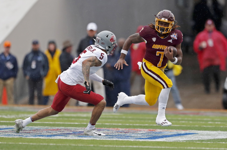 Central Michigan running back Lew Nichols (7) tries to evade Washington State defensive back Derrick Langford Jr. (5) during the first half of the Sun Bowl NCAA college football game in El Paso, Texas, Friday, Dec. 31, 2021.