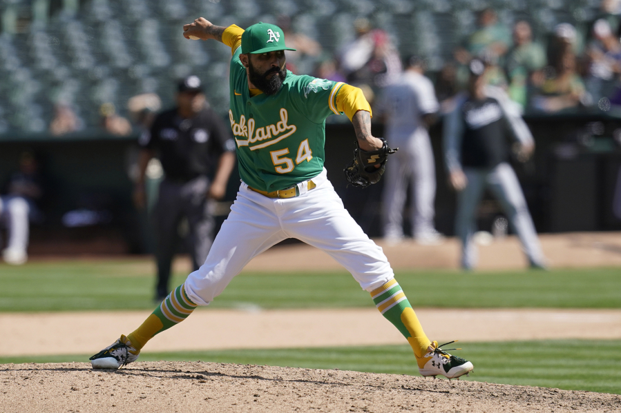 Mariners bolster bullpen, sign Sergio Romo to 1-year deal - The Columbian