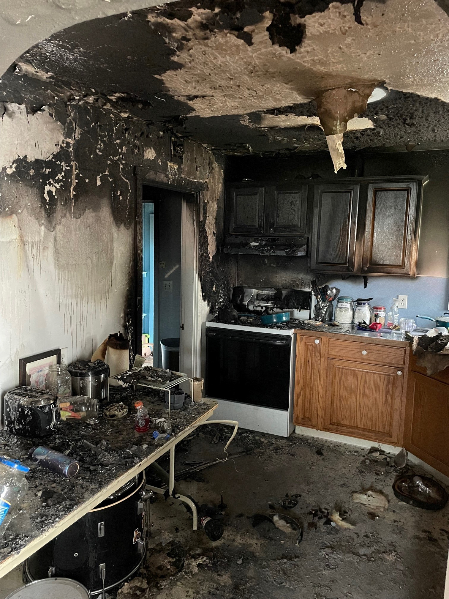 Clark-Cowlitz Fire Rescue firefighters extinguished a kitchen fire Wednesday afternoon that started on a stovetop and spread to cabinets and an adjacent living room in Woodland.