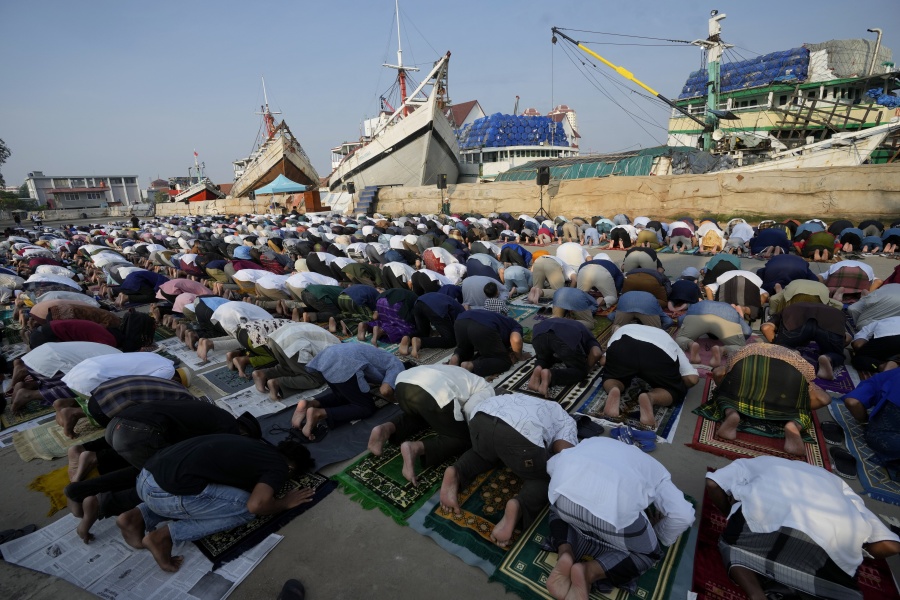 Muslim men offer Eid al-Fitr prayers to mark the end of the holy fasting month of Ramadan at Sunda Kelapa port in Jakarta, Indonesia, Monday, May 2, 2022.