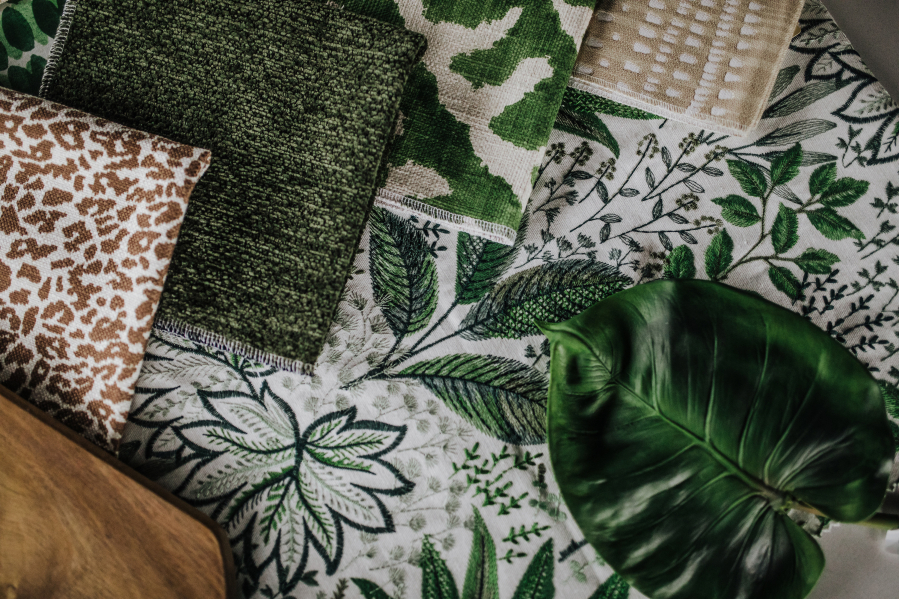 Botanical fabrics come in so many different textures and colors that you can mix and match with your festive florals for lovely layered looks.