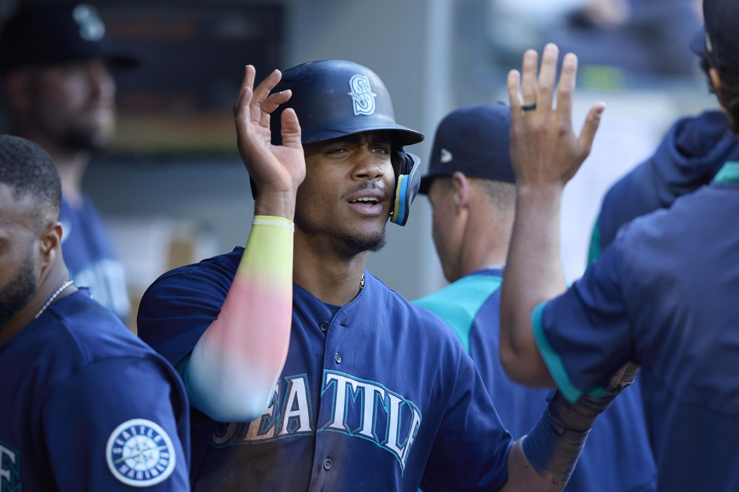 Mariners hang on to beat Yankees 8-6 - The Columbian