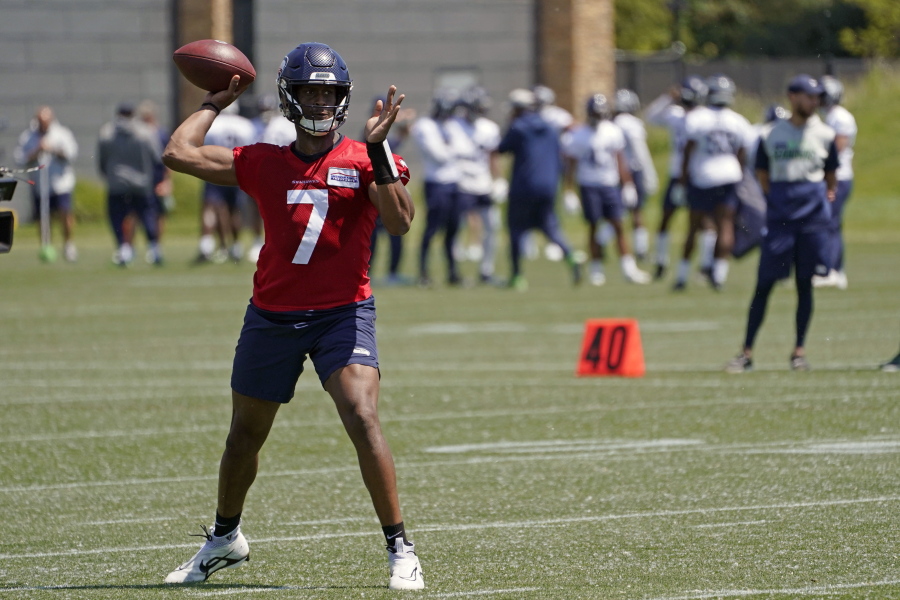 Seattle Seahawks quarterback Geno Smith (7) passes during NFL football practice, Tuesday, May 31, 2022, in Renton, Wash. (AP Photo/Ted S.