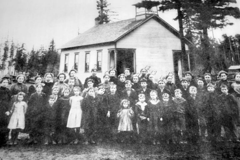 Students at East Mill Plain School in 1901.