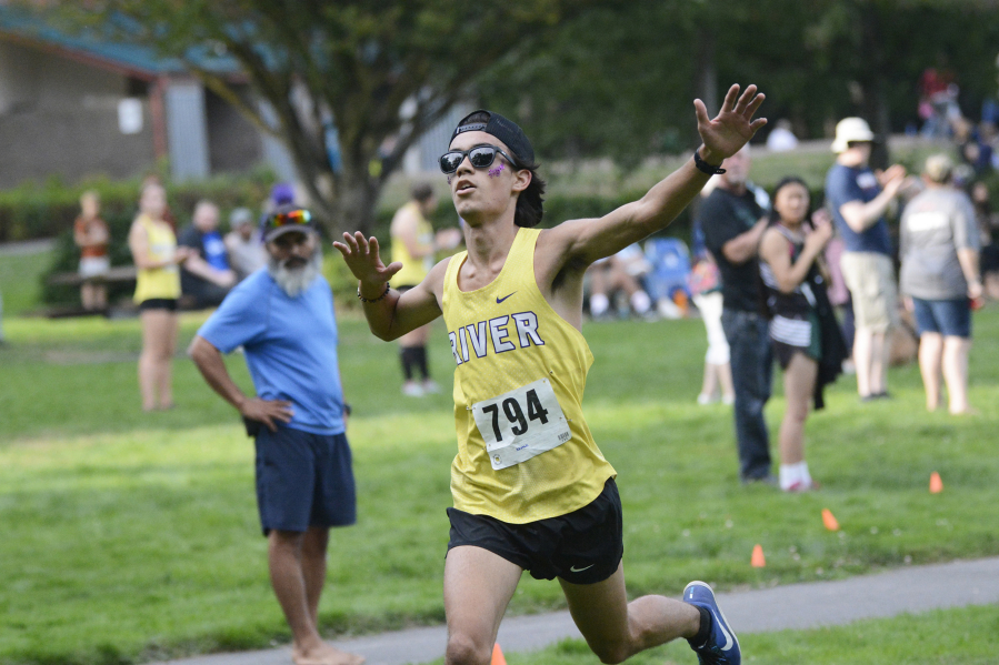 Columbia River's Neftali Menendez races to victory in a three-team cross country meet Wednesday at Vancouver Lake Park. His winning time over the 5,000-meter course was 16 minutes, 35.74 seconds.