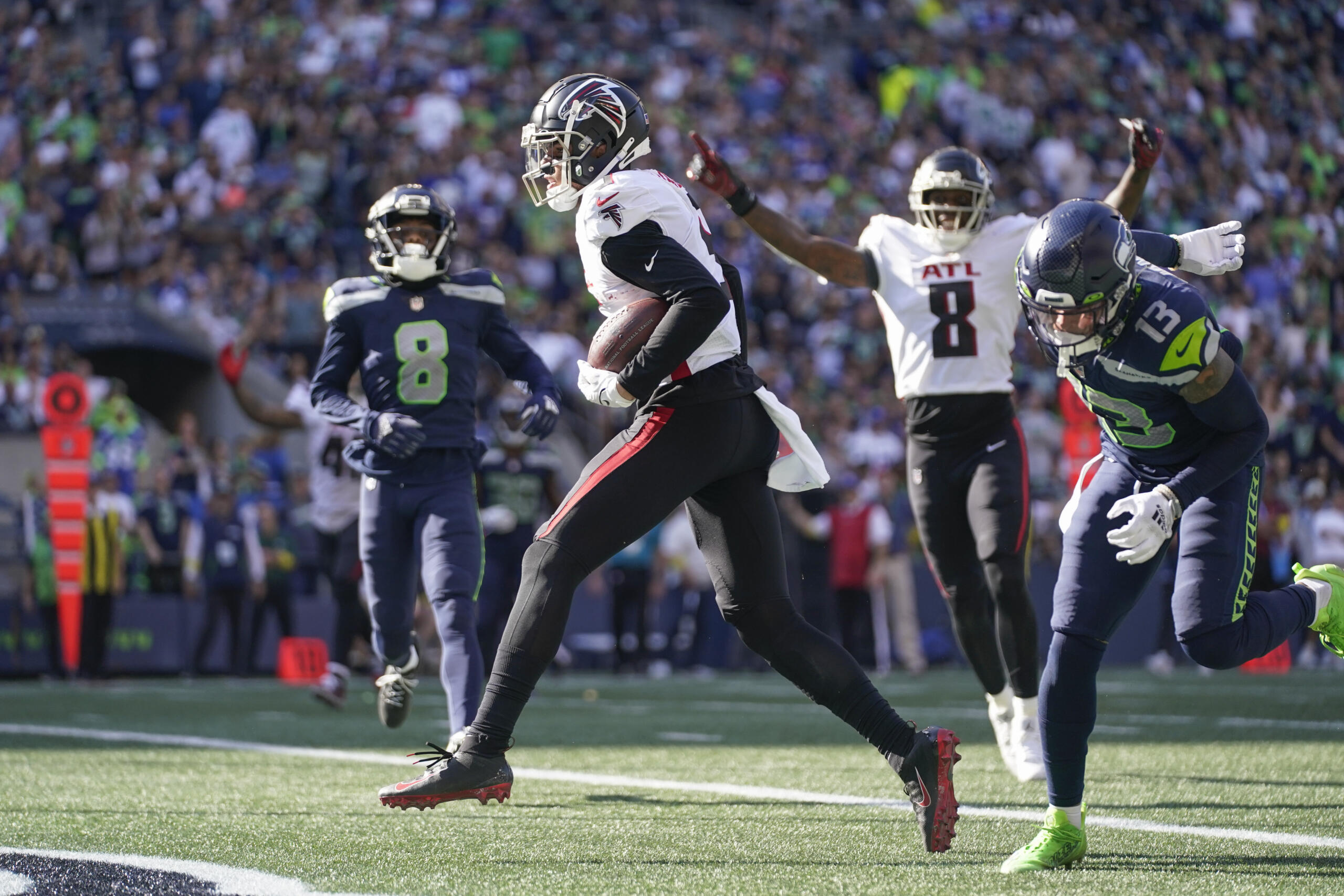 Atlanta Falcons wide receiver Drake London, center, scores a touchdown during the second half of an NFL football game against the Atlanta Falcons, Sunday, Sept. 25, 2022, in Seattle.