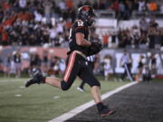 Oregon State Beavers linebacker Jack Colletto (12) scores a touchdown after rushing for 41 yards during the second half of an NCAA college football game against Boise State Saturday, Sept. 3, 2022, in Corvallis, Ore. Oregon State won 34-17.