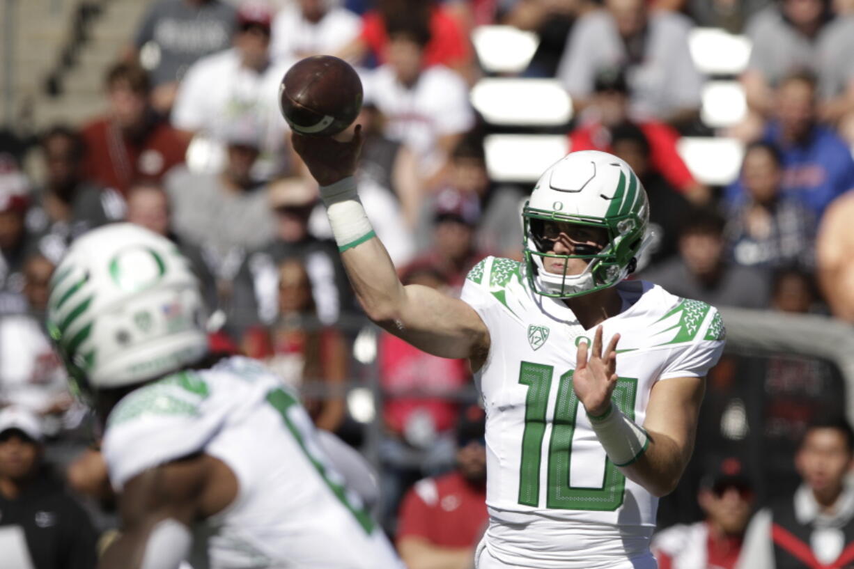 Oregon quarterback Bo Nix (10) throws a pass during the first half of an NCAA college football game against Washington State, Saturday, Sept. 24, 2022, in Pullman, Wash.