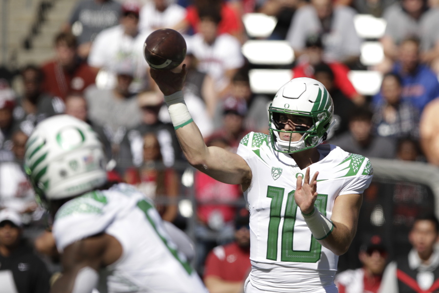 Oregon quarterback Bo Nix (10) throws a pass during the first half of an NCAA college football game against Washington State, Saturday, Sept. 24, 2022, in Pullman, Wash.