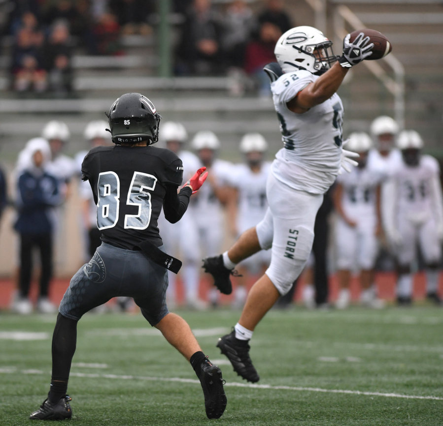 Skyview senior Jalen Salavea, right, intercepts a pass intended for Union junior Ben Hallead on Friday, Oct. 28, 2022, during a game between Skyview and Union at McKenzie Stadium.