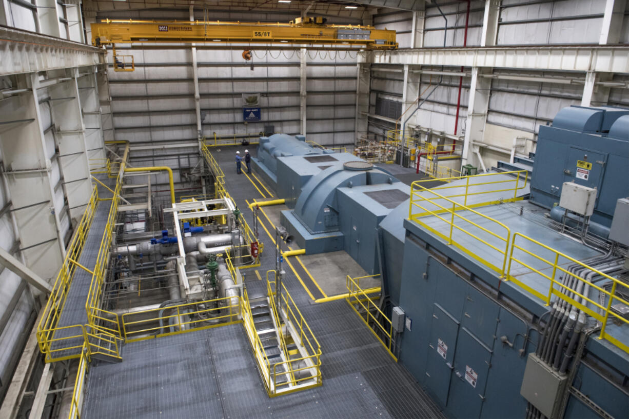 Clark Public Utilities' River Road Generating Plant burns natural gas to make about 225 megawatts of electricity, using a turbine similar to those used on jet engines in airplanes.