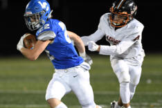 Prep Football Playoffs: Cashmere at La Center sports photo gallery