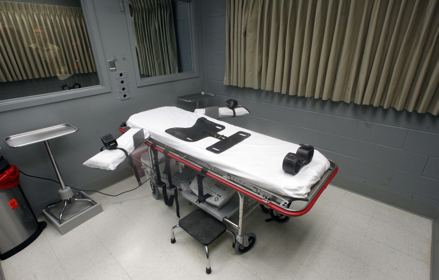 FILE  - The execution room at the Oregon State Penitentiary is pictured on Nov. 18, 2011, in Salem, Ore. Oregon Gov. Kate Brown announced on Tuesday, Dec. 13, 2022, she is commuting the sentences of the 17 prison inmates in Oregon who have been sentenced to death to life imprisonment without the possibility of parole.